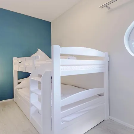 Seeraeuber - Stilvolle 4-zimmer-wohnung Mit Ostbalkon & Platz Fuer 8 Gaeste Apartmán Wustrow (Fischland)