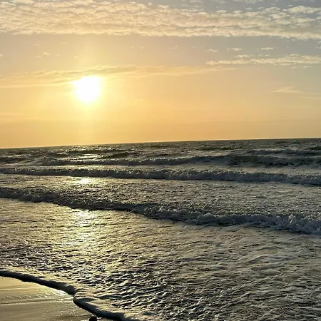 Seeraeuber - Stilvolle 4-zimmer-wohnung Mit Ostbalkon & Platz Fuer 8 Gaeste