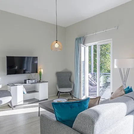 Seeraeuber - Stilvolle 4-zimmer-wohnung Mit Ostbalkon & Platz Fuer 8 Gaeste